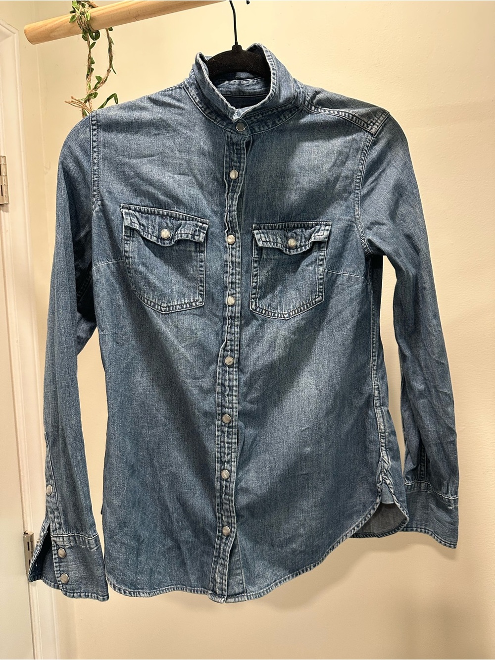 JCrew Womens 2 Medium Wash Denim Snap Front Western Shirt 100% Cotton